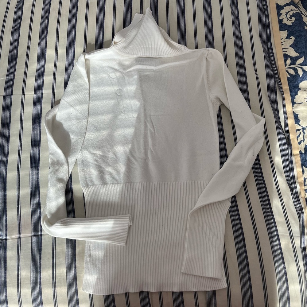 White Long Sleeve - Picture 2 of 4
